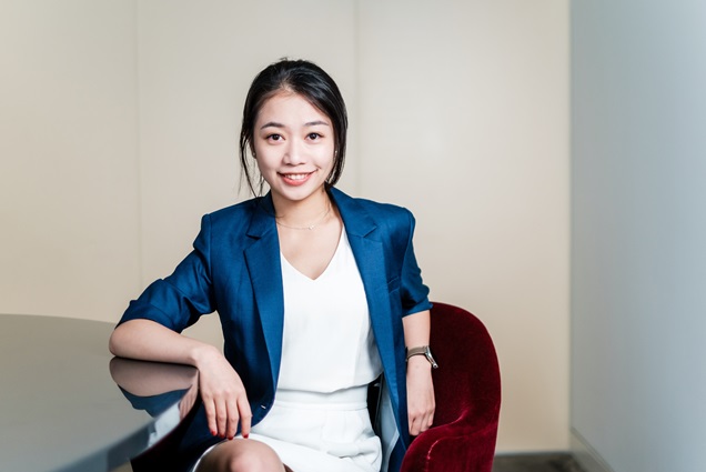 Cherry Chuyao Huang, Associate